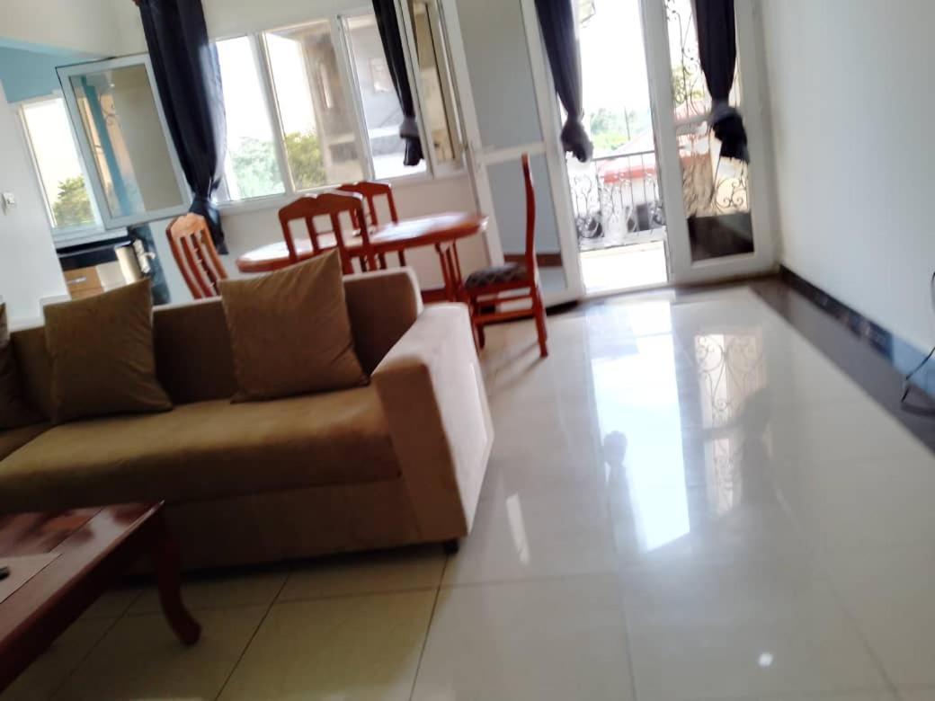 Residence Rosalie Yaoundé エクステリア 写真